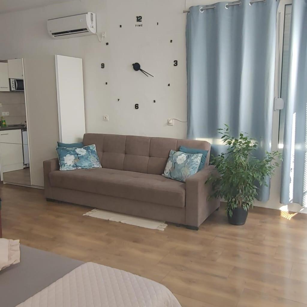 Appartement Piccolo à Knin Extérieur photo