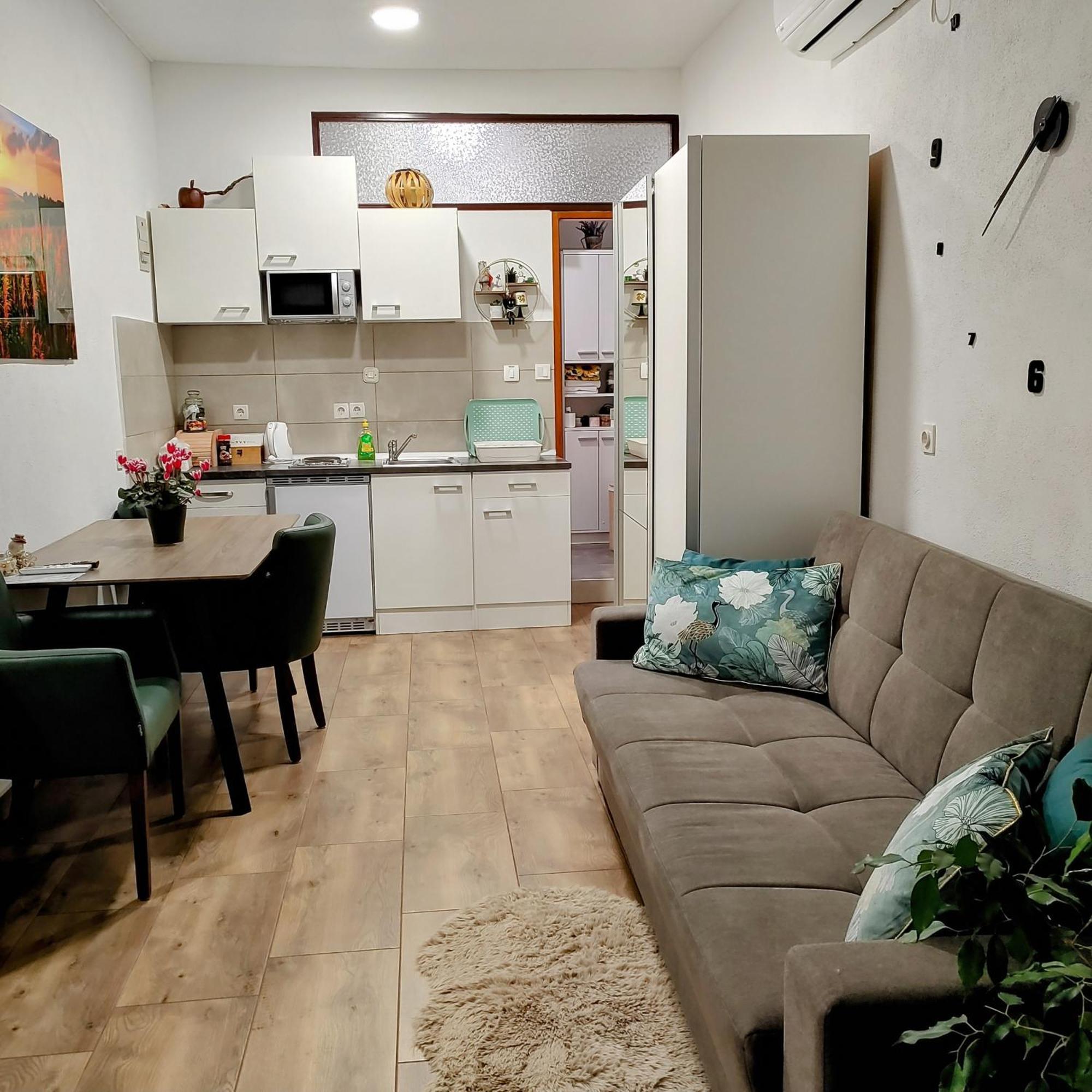 Appartement Piccolo à Knin Extérieur photo